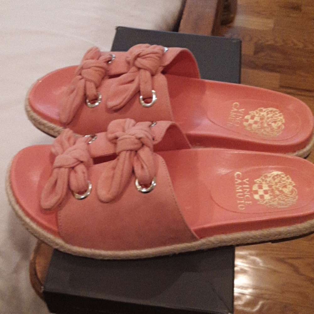 New! Vince Camuto Fancy Flamingo sandals